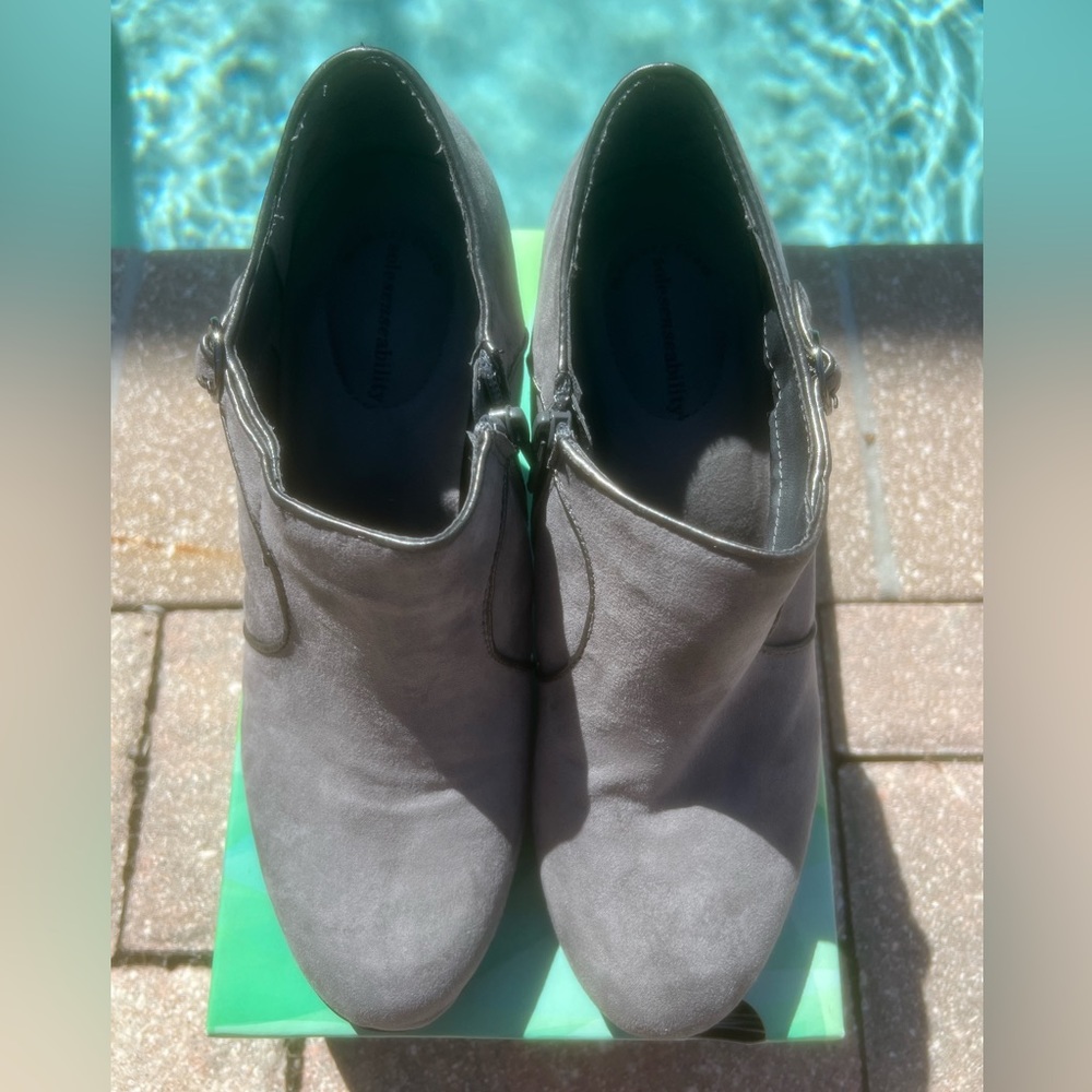 Woman’s short boot Grey Suede